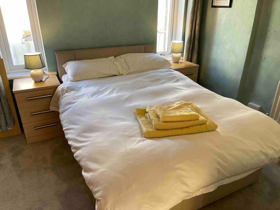 Hébergement de vacances Lovely 2 Bedroom House Overlooking Park, Free Parking Belfast