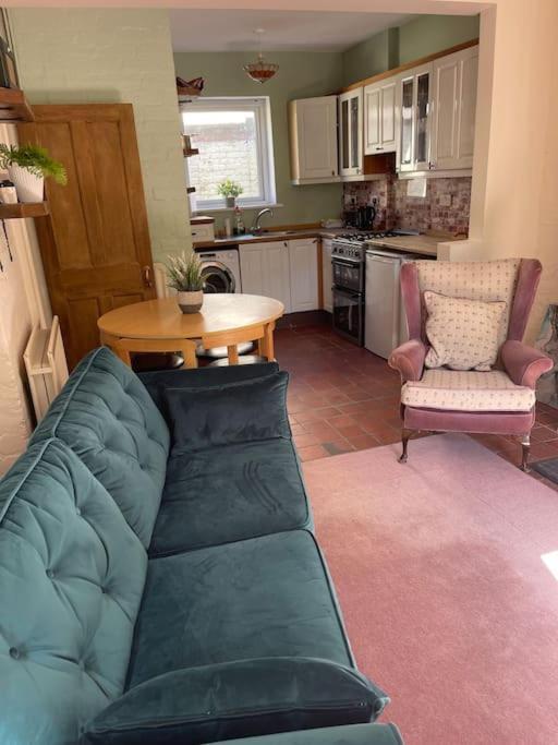 Hébergement de vacances Lovely 2 Bedroom House Overlooking Park, Free Parking *